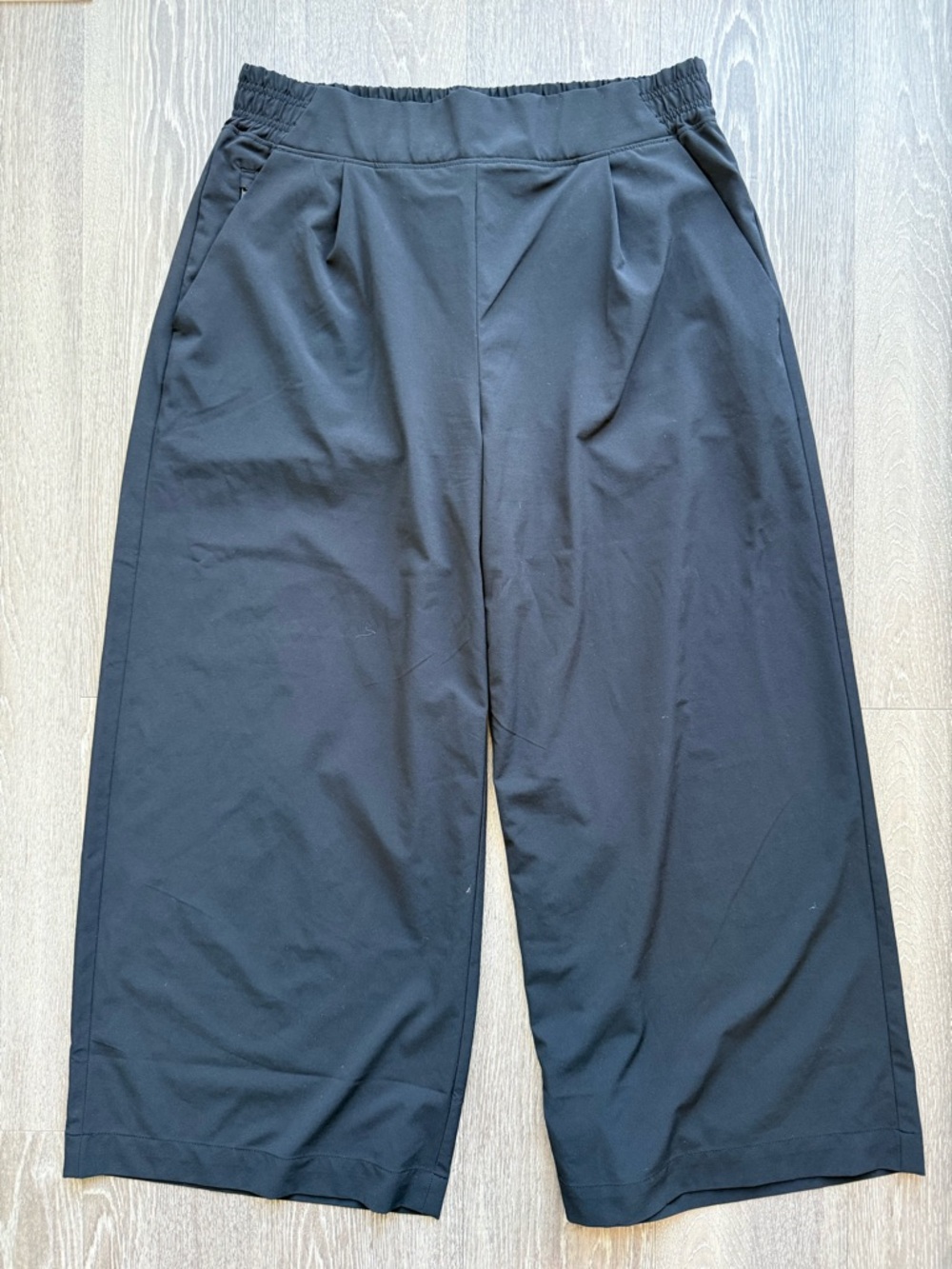 Athleta - Brooklyn Wide-Leg Crop Pant - Size 8 - Black